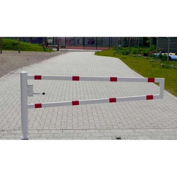 Swiveling gates | to be fixed by plugs, hot-dip galvanized and white coated with red reflecting rings | total width: 1500 mm | with Euro profile cylinder lock